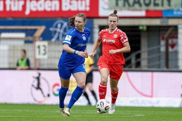 from left Sarah Hagg SV Meppen, 12 and Nadine Anstatt 1 FSV Mainz 05, 27 in a duel, dynamic, action, action, game scene, THE DFB REGULATIONS PROHIBIT ANY USE OF PHOTOGRAPHS AS IMAGE SEQUENCES AND OR QUASI VIDEO , 31 08 2025, Meppen Germany , Football, 2 Womens Bundesliga, SV Meppen 1 FSV Mainz 05 xobx