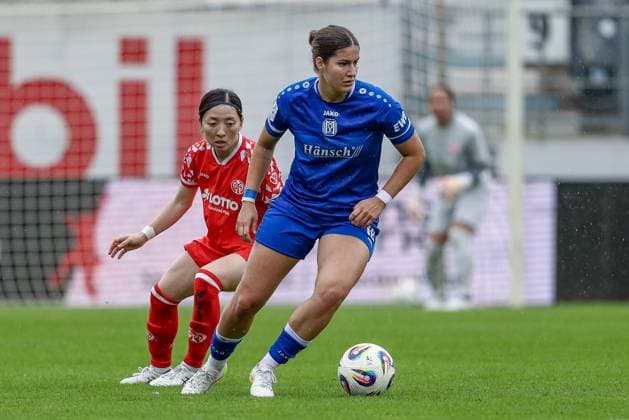 from left Akari Kurishima 1 FSV Mainz 05, 6 and Anouk Blaschka SV Meppen, 10 in a duel, dynamic, action, action, game scene, THE DFB REGULATIONS PROHIBIT ANY USE OF PHOTOGRAPHS AS IMAGE SEQUENCES AND OR QUASI VIDEO , 31 08 2025, Meppen Germany , Football, 2 Womens Bundesliga, SV Meppen 1 FSV Mainz 05 xobx