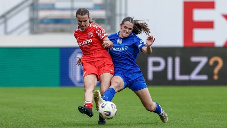 from left Kara Bathmann 1 FSV Mainz 05, 4 and Marie Bleil SV Meppen, 7 in a duel, dynamic, action, action, game scene, THE DFB REGULATIONS PROHIBIT ANY USE OF PHOTOGRAPHS AS IMAGE SEQUENCES AND OR QUASI VIDEO , 31 08 2025, Meppen Germany , Football, 2 Womens Bundesliga, SV Meppen 1 FSV Mainz 05 xobx