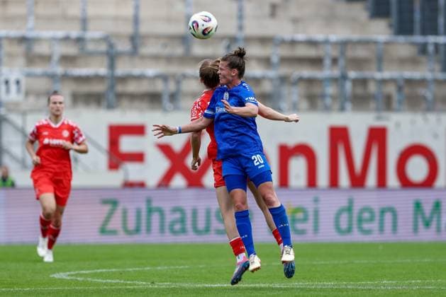 from left Maja Pageler 1 FSV Mainz 05, 37 and Chantal Schouwstra SV Meppen, 20 in header duel, header, duel, action, action, match scene, THE DFB REGULATIONS PROHIBIT ANY USE OF PHOTOGRAPHS AS IMAGE SEQUENCES AND OR QUASI VIDEO , 31 08 2025, Meppen Germany , Football, 2 Womens Bundesliga, SV Meppen 1 FSV Mainz 05 xobx