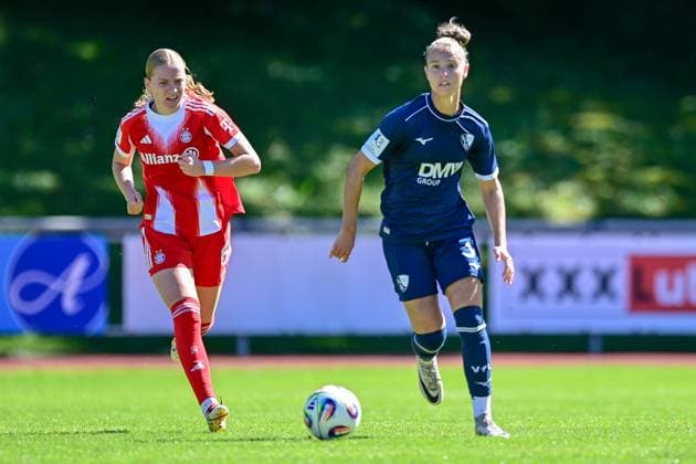 from left Marie Gmeineder FCB, 6 Franziska Wenzel Bochum, 31 in duel, duel, tackle, dynamic, action, action, 31 08 2025, Aschheim Germany , Football,2 Women Bundesliga, FC Bayern München II VfL Bochuim, DFB DFL REGULATIONS PROHIBIT ANY USE OF PHOTOGRAPHS AS IMAGE SEQUENCES AND OR QUASI VIDEO xslx