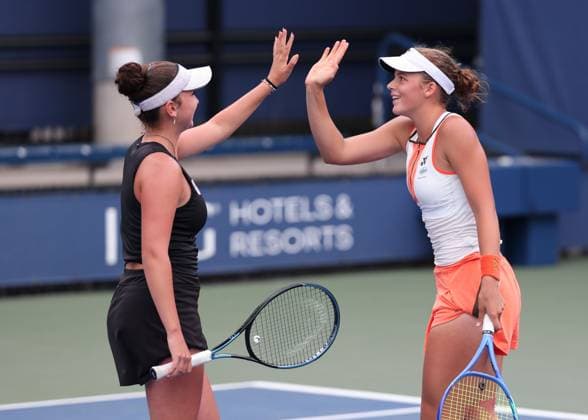 Sonja Zhenikhova Schwarz and Eva Bennemann GER cheer after the victory,Cheers,Joy,Emotion, Girls Doubles, Girls Doubles, US Open Championships 2023, USTA Billie Jean King National Tennis Center, Flushing Meadows, New York, USA Copyright: xJuergenxHasenkopfx