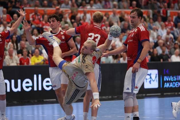 GER, xFSx, Hamburg,1 Daikin HBL Handball Bundesliga, Herren ,Saison 2025 2026 ,DHB, 2 Spieltag , HSV Handball vs TSV Hannover Burgdorf, in der Sporthalle Hamburg , 03 09 2025 , v l Justus Fischer 54, TSV Hannover Burgdorf throws the ball on goal Copyright: HMBxMedia FernandoxSoares