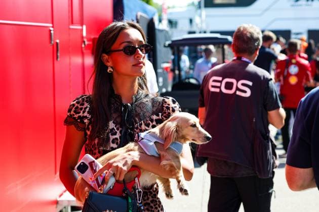 F1 - ITALIAN GRAND PRIX 2025 Alexandra Saint Mleux, girlfriend of Charles Leclerc, and their dog Leo, during the 2025 Formula 1 Pirelli Grand Premio d™Italia, 2025 Italian Grand Prix, 16th round of the 2025 FIA Formula One World Championship, WM, Weltmeisterschaft from September 5 to 7, 2025 on the Autodromo Nazionale Monza, in Monza, Italy - MonzaItaly Copyright: xFLORENTxGOODENx