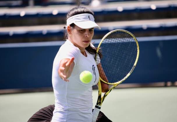 Sam shnowske vs thalita rodrigues in para standing t1, 1st round at us open tennis 2025. (spo) sam shnowske vs thalita rodrigues in para standing t1, 1st round at us open tennis 2025. September 4, 2025, new york, usa : american sam shnowske(in black cap & grey shirt) vs brazilian thalita rodrigues (in white cap & shirt) in para standing t1, 1st round of us open tennis 2025. Para standing tennis is the format for people with physical impairments who want to play tennis without using a wheelchair. This includes, but not limited to, people with limb loss, limb deficiencies, cerebral palsy, acquired brain injuries or people of short stature amid the 145th us open, which is one of four annual grand slam tennis tournaments, held in late august and early september on hard courts at the usta billie jean king national tennis center in flushing meadows, queens, new york. The tournament features men s, women s, and mixed singles and doubles championships, plus wheelchair events. It is run by the united states tennis association (usta) and is the final major tournament of the year. This 2025 tournament is celebrating the 75th anniversary of althea gibson breaking the color barrier, which is being honored with a special theme and artwork for the event. Credit: niyi fote thenews2 (Foto: Niyi Fote Thenews2 imago images) SPO Copyright: xNiyixFotex