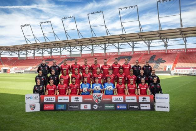 FC Ingolstadt 04 3 Liga, Porträttermin 2025 2026, Team photo hi row from left Team coordinator Marcel Posselt FCI Equipment manager Michael Klattenbach FCI Max Plath 14 FCI Max Besuschkow 17, FCI Simon Lorenz 32, FCI Lukas Fröde 34, FCI Jonas Scholz 15, FCI Elias Decker 4, FCI Jasper Maljojoki 23, FCI Team doctor Dr. Sebastian Elsler FCI Benedikt Blaser Physiotherapist 2 of o Co coach Ilia Gurev FCI Co coach Fabian Reichler FCI Marcel Costly 22, FCI Dennis Kaygin 10, FCI Frederik Christensen 11, FCI Julian Kügel 29, FCI Gustav Christensen 24, FCI Fredrik Carlsen 8, FCI Yann Sturm 7, FCI Yannick Schmidt Match Analyst Thomas Reinl Head of Physiotherapy Bottom row Head Coach Sabrina Wittmann FCI , Emre Gül 5, FCI Gustav Christensen 24, FCI Berkay Öztürk 39 FCI Goalkeeper Kai Eisele 25, FCI Goalkeeper Markus Ponath 1, FCI Goalkeeper David Klein 47, FCI Yannick Deichmann 20, FCI Mattis Hoppe 2, FCI Linus Rosenlöcher 19, FCI Goalkeeper Coach Arvid Schenk FCI 3 Liga FC Ingolstadt 04 Season 2025 2026 Team photo