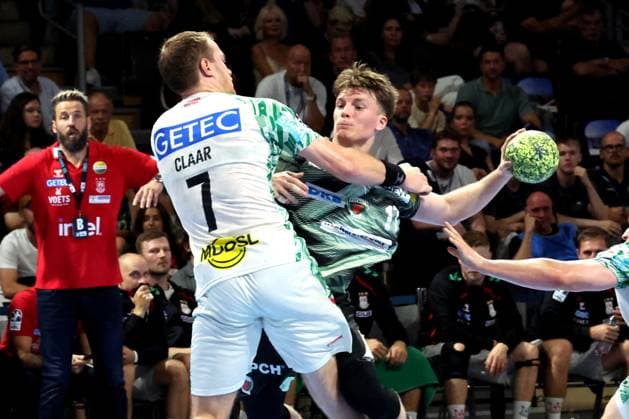 DEU, DHB, 1 HBL, Fuechse Berlin vs SC Magdeburg, 06 09 2025, Max Schmeling Halle, Berlin, DEU, DHB, 1 HBL, Fuechse Berlin vs SC Magdeburg, in the picture Nils Lichtlein Fuechse Berlin 17 , Felix Claar SC Magdeburg 7 nordphotoxGmbHx xEngler nph00076