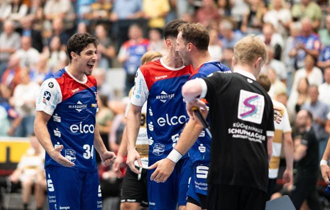 Yonathan Dayan, HBW Balingen Weilstetten, 34 celebrates with the team, HBW Balingen Weilstetten vs HC Elbflorenz Dresden, Handball, 2 Bundesliga, 2 Matchday, Season 2025 2026, 06 09 2025 Eibner Pressefoto Andreas Ulmer HBW Balingen Weilstetten vs HC Elbflorenz Dresden, Handball, 2 Bundesliga, 2 Matchday, Season 2025 2026, 06 09 2025 Balingen Copyright: xEibner-Pressefoto AndreasxUlmerx EP_AUR