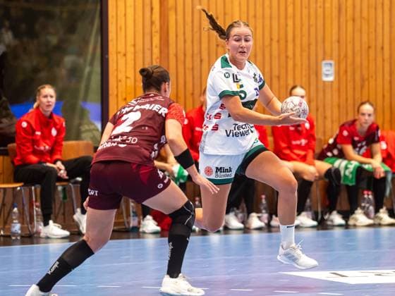 Ann Kynast Frisch Auf Women, 05 with speed against Mareike Thomaier HSG Bensheim Auerbach, 02 , HSG Bensheim Auerbach vs Frisch Auf Goeppingen, Handball, 1 Bundesliga, Season 2025 2026, 06 09 2025 HSG Bensheim Auerbach vs Frisch Auf Goeppingen, Handball, 1 Bundesliga, Season 2025 2026, 06 09 2025 Bensheim Copyright: xMichaelxSchmidt Eibner-Pressefotx EP_MST