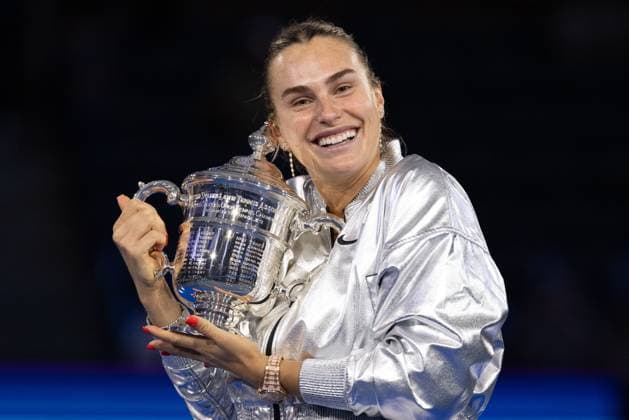 Aryna Sabalenka with the trophy, Trophy, Womens Singles, Ladies Singles, Award Ceremony, Presentation, US Open Championships 2025, USTA Billie Jean King National Tennis Center, Flushing Meadows, New York, USA Copyright: xJuergenxHasenkopfx