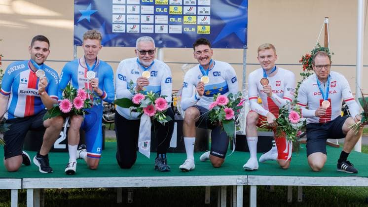 Award Ceremony, Award Ceremony Derny Men from left Nick Alens BEL, Pacemaker , Adam Krenek CZE , Christian Ertel GER, Pacemaker , Moritz Augenstein GER , Filip Prokopyszyn POL , Tim Biemelt GER, Pacemaker , 06 09 2025, Erfurt Germany , Track Cycling, Stand-up and Derny European Championships 2025 xprx