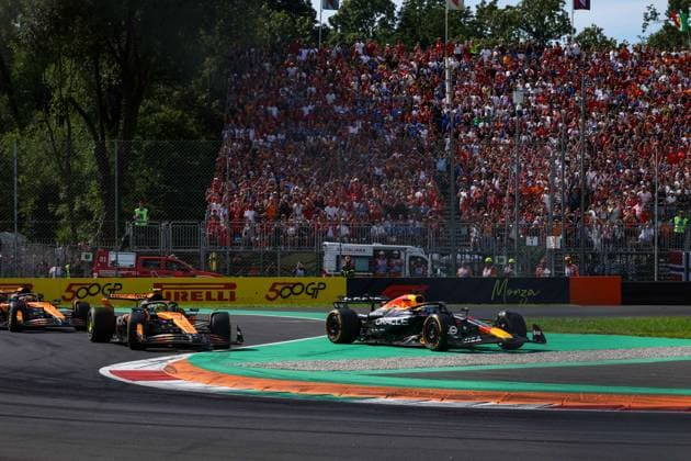 F1 - ITALIAN GRAND PRIX 2025 04 NORRIS Lando (gbr), McLaren F1 Team MCL39, action, 01 VERSTAPPEN Max (nld), Red Bull Racing RB21, action during the 2025 Formula 1 Pirelli Grand Premio d™Italia, 2025 Italian Grand Prix, 16th round of the 2025 FIA Formula One World Championship, WM, Weltmeisterschaft from September 5 to 7, 2025 on the Autodromo Nazionale Monza, in Monza, Italy - MonzaItaly Copyright: xFLORENTxGOODENx
