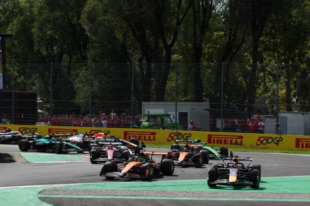 Start, 1 Max Verstappen NLD, Oracle Red Bull Racing , 4 Lando Norris GBR, McLaren F1 Team , 16 Charles Leclerc MCO, Scuderia Ferrari HP , 81 Oscar Piastri AUS, McLaren F1 Team , F1 Grand Prix of Italy at Autodromo Nazionale Monza on September 7, 2025 in Monza, Italy Photo by HOCH ZWEI Monza Italy