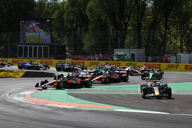 Start, 1 Max Verstappen NLD, Oracle Red Bull Racing , 4 Lando Norris GBR, McLaren F1 Team , 16 Charles Leclerc MCO, Scuderia Ferrari HP , 81 Oscar Piastri AUS, McLaren F1 Team , F1 Grand Prix of Italy at Autodromo Nazionale Monza on September 7, 2025 in Monza, Italy Photo by HOCH ZWEI Monza Italy