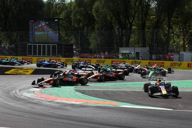 Start, 1 Max Verstappen NLD, Oracle Red Bull Racing , 4 Lando Norris GBR, McLaren F1 Team , 16 Charles Leclerc MCO, Scuderia Ferrari HP , 81 Oscar Piastri AUS, McLaren F1 Team , F1 Grand Prix of Italy at Autodromo Nazionale Monza on September 7, 2025 in Monza, Italy Photo by HOCH ZWEI Monza Italy