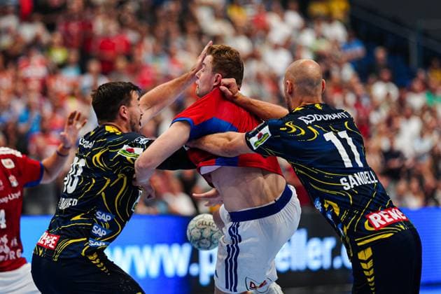 Jannik Kohlbacher Rhein Neckar Loewen, 80 , Moritz Sauter Handball Sport Verein Hamburg, 33 , Lukas Sandell Rhein Neckar Loewen, 11 GER, Handball Sport Verein Hamburg vs Rhein Neckar Loewen, Handball, 1 Bundesliga, Matchday 3, Season 2025 2026, 07 09 2025 GER, Handball Sport Verein Hamburg vs Rhein Neckar Loewen, Handball, 1 Bundesliga, Matchday 3, Season 2025 2026, 07 09 2025 Hamburg Copyright: xEibner-Pressefoto MarcelxvonxFehrnx EP_MFN