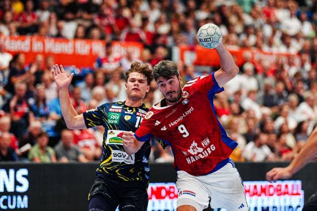 David More Rhein Neckar Loewen, 15 , Jacob Lassen Handball Sport Verein Hamburg, 09 GER, Handball Sport Verein Hamburg vs Rhein Neckar Loewen, Handball, 1 Bundesliga, Matchday 3, Season 2025 2026, 07 09 2025 GER, Handball Sport Verein Hamburg vs Rhein Neckar Loewen, Handball, 1 Bundesliga, Matchday 3, Season 2025 2026, 07 09 2025 Hamburg Copyright: xEibner-Pressefoto MarcelxvonxFehrnx EP_MFN