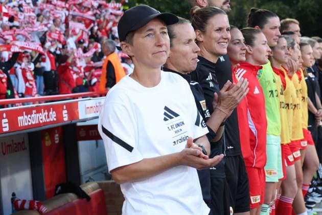 DEU, 2 BL, Frauen, 1 FC Union vs 1 FC Nuernberg, 07 09 2025, Stadion Alte Foersterei, Berlin, DEU, 2 BL, Frauen, 1 FC Union vs 1 FC Nuernberg, im Bild Cheftrainerin Ailien Poese 1 FC Union Berlin , DFL regulations prohibit any use of Photographs as image sequences and or quasi video nordphotoxGmbHx xEngler nph00076