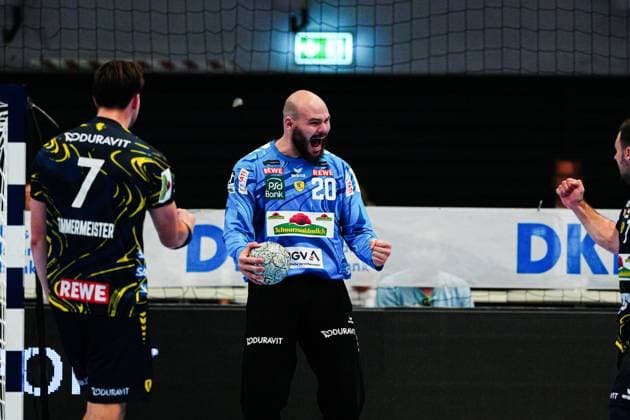 Cheers after parade Mike Jensen Rhein Neckar Loewen, 20 GER, Handball Sport Verein Hamburg vs Rhein Neckar Loewen, Handball, 1 Bundesliga, Matchday 3, Season 2025 2026, 07 09 2025 GER, Handball Sport Verein Hamburg vs Rhein Neckar Loewen, Handball, 1 Bundesliga, Matchday 3, Season 2025 2026, 07 09 2025 Hamburg Copyright: xEibner-Pressefoto MarcelxvonxFehrnx EP_MFN