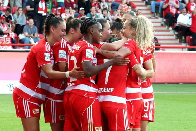 DEU, 2 BL, Frauen, 1 FC Union vs 1 FC Nuernberg, 07 09 2025, Stadion Alte Foersterei, Berlin, DEU, 2 BL, Frauen, 1 FC Union vs 1 FC Nuernberg, im Bild 1 0 durch Elfmeter von Lisa Heiseler 1 FC Union Berlin 7 , Union Spielerinnenkreis DFL regulations prohibit any use of Photographs as image sequences and or quasi video nordphotoxGmbHx xEngler nph00076