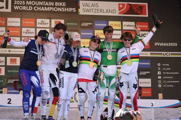 07 09 2025, Champà ry, Champà ry 2025 UCI Mountain Bike World Championships, from right to left Marine Cabirou FRA , Bronze, Henri Kiefer GER , Silver, Myriam Nicole FRA , Silver, Valentina Höll AUT , Gold, Ronan Dunne IRL , Bronze, and Jackson Goldstone CAN , Gold at the Downhill World Championship during the award ceremony Champà ry Grand Paradis Valais Switzerland Copyright: xJustPictures.ch FrancescoxMinghettix jp-en-FrMi-MNG_9148