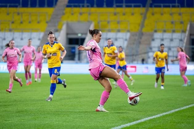 Linda Natter TSG Hoffenheim, 11 on the ball, GER, TSG 1899 Hoffenheim vs FC Carl Zeiss Jena, Football Google Pixel Women Bundesliga, 1 Matchday, Season 2025 2026, 08 09 2025 DFB regulations prohibit any use of photographs as image sequences and or quasi video GER, TSG 1899 Hoffenheim vs FC Carl Zeiss Jena, Football Google Pixel Women Bundesliga, 1 Matchday, Season 2025 2026, 08 09 2025 Jena Copyright: xEibner-Pressefoto Memmlerx EP_MMR