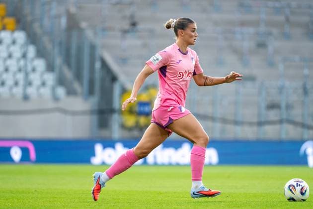 Selina Cerci TSG Hoffenheim, 29 on the ball, GER, TSG 1899 Hoffenheim vs FC Carl Zeiss Jena, Football Google Pixel Frauen Bundesliga, 1 Spieltag, Saison 2025 2026, 08 09 2025 DFB regulations prohibit any use of photographs as image sequences and or quasi video GER, TSG 1899 Hoffenheim vs FC Carl Zeiss Jena, Football Google Pixel Frauen Bundesliga, 1 Spieltag, Saison 2025 2026, 08 09 2025 Jena Copyright: xEibner-Pressefoto Memmlerx EP_MMR