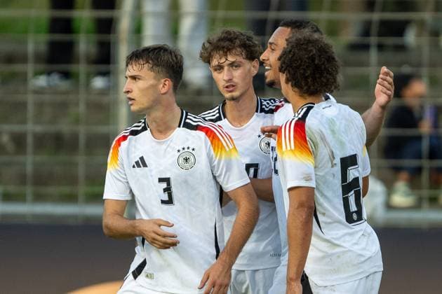 Becker, Vitalie Germany U20, 03 and Lubach, Rafael Germany U20, 06 after goal for 2 0 by Brunner, Paris Germany U20, 11 , GER, Germany vs Italy, Football, U20 Elite League, Matchday 2, Season 2025 2026, 09 09 2025, Eibner Pressefoto Sascha Walther GER, Germany vs Italy, Football, U20 Elite League, Matchday 2, Season 2025 2026, 09 09 2025 Reutlingen Copyright: xEibner-Pressefotox EP_SWA