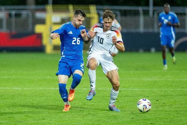 De Sant An Balbinot, Benjamin Emanuel Italy U20, 26 , Krattenmacher, Maurice Germany U20, 10 , GER, Germany vs Italy, Football, U20 Elite League, Matchday 2, Season 2025 2026, 09 09 2025, Eibner Pressefoto Sascha Walther GER, Germany vs Italy, Football, U20 Elite League, Matchday 2, Season 2025 2026, 09 09 2025 Reutlingen Copyright: xEibner-Pressefotox EP_SWA