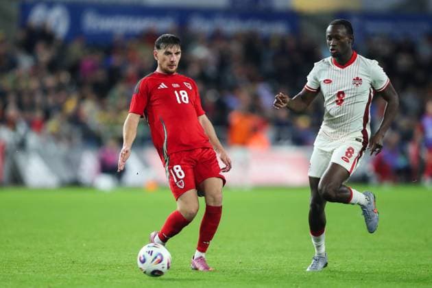 Swansea, Wales, 9th September 2025. Mark Harris of Wales passes the ball during the Wales vs Canada International Friendly, Länderspiel, Nationalmannschaft match at the Swansea.Com Stadium, Swansea. Picture credit should read: Gareth Evans Sportimage EDITORIAL USE ONLY. No use with unauthorised audio, video, data, fixture lists, club league logos or live services. Online in-match use limited to 120 images, no video emulation. No use in betting, games or single club league player publications. SPI_030_GE_WAL_CAN SPI-4116-0029