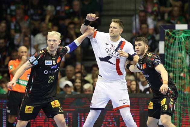 10 09 2025, xtgx, Handball, EHF Champions League, SC Magdeburg Paris Saint Germain v l Magnus Saugstrup Magdeburg, 23 , Albin Lagergren Magdeburg, 21 , Elvar Orn Jonsson Magdeburg, 19 duel, duel, fight, tackle Magdeubrg