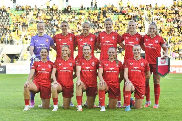 Team of Twente - Diede Lemey, Lieske Carleer, Anna Knol, Lynn Groenewegen, Danique van Ginkel, Jaimy Ravensbergen, Jill Roord, Alieke Tuin, Leonie Vliek, Eva Oude Elberink and Sophie Proost before match 3rd qualifying round for the UEFA Champions League Women between GKS Katowice Women vs FC Twente Women at the Arena Katowice in Katowice, Poland on September 11, 2025 Copyright: xMichalxDubiel IPAxSportx xipa-agency.netx xx IPA_64703855 IPA_Agency_IPA64703855
