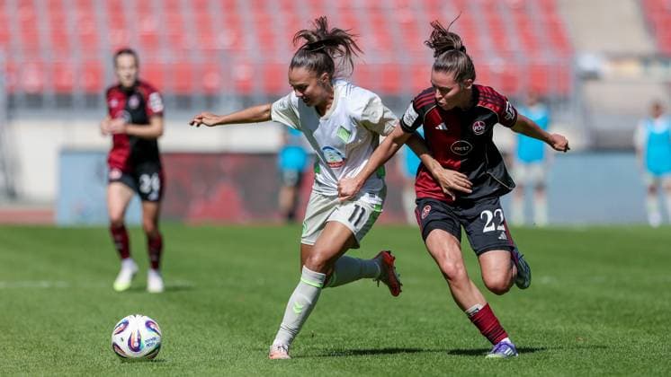 from left Maja Sternad SV Werder Bremen, 11 and Julia Pollak 1 FC Nürnberg, 22 in a duel, dynamic, action, action, game scene, THE DFB GUIDELINES PROHIBIT ANY USE OF PHOTOGRAPHS AS IMAGE SEQUENCES AND OR QUASI VIDEO DFB REGULATIONS PROHIBIT ANY USE OF PHOTOGRAPHS AS IMAGE SEQUENCES AND OR QUASI VIDEO , 13 09 2025, Nuremberg Germany , Football, Google Pixel Women Bundesliga, 1 FC Nürnberg SV Werder Bremen xobx