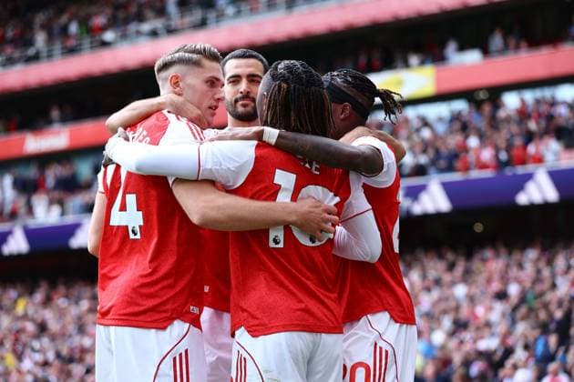 Viktor Gyokeres of Arsenal celebrates scoring their sides second goal with team-mate Eberechi Eze of Arsenal Arsenal v Nottingham Forest, Premier League, Football, Emirates Stadium, London, UK - 13 Sept 2025London Emirates Stadium United Kingdom EDITORIAL USE ONLY No use with unauthorised audio, video, data, fixture lists, club league logos or live services. Online in-match use limited to 120 images, no video emulation. No use in betting, games or single club league player publications. Copyright: xMichaelxZemanek Shutterstockx 15481272aq