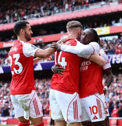 Viktor Gyokeres of Arsenal celebrates scoring their sides second goal with team-mate Eberechi Eze of Arsenal Arsenal v Nottingham Forest, Premier League, Football, Emirates Stadium, London, UK - 13 Sept 2025London Emirates Stadium United Kingdom EDITORIAL USE ONLY No use with unauthorised audio, video, data, fixture lists, club league logos or live services. Online in-match use limited to 120 images, no video emulation. No use in betting, games or single club league player publications. Copyright: xMichaelxZemanek Shutterstockx 15481272ap