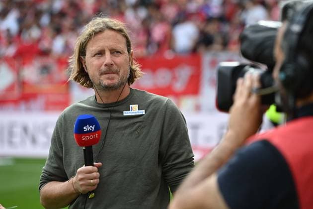 Trainer Bo HENRIKSEN MZ Portraet, Porträt, Portrait, Angeschnittenes Einzelbild, Einzelmotiv, im SKY Interview, Fernsehinterview, TV Interview, 1 FSV Mainz 05 MZ RB Leipzig L 0 1 Fußball 1 Bundesliga Saison 2025 2026, 3 Spieltag, Spieltag3, matchday3, am 13 09 2025, MEWA Arena Mainz DFL regulations prohibit any use of photographs as image sequences and or quasi video ÃÂ