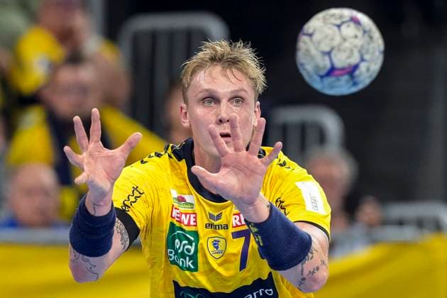 Edwin Aspenbäck RNL, 78 , on the ball, single image, single photo, action, action, 13 09 2025, Mannheim Germany , Handball, Bundesliga, Rhein Neckar Löwen ThSV Eisenach xozx