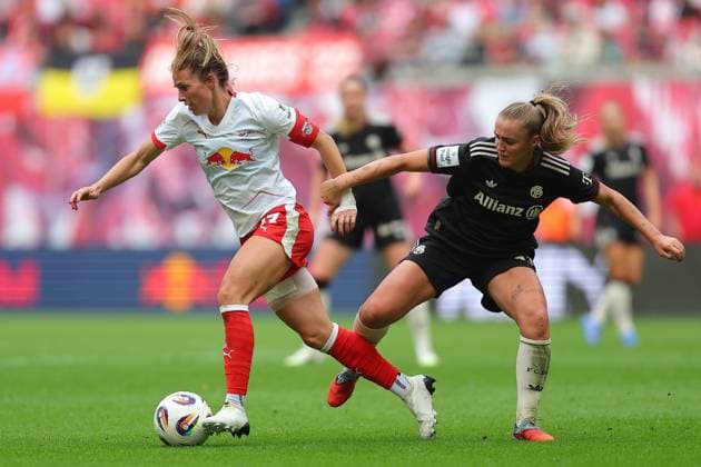 RB Leipzig Bayern Muenchen 1 Bundesliga Women Leipzig, Red Bull Arena, 14 09 2025, Football, Women, Season 2025 2026, Women Bundesliga, 2 Matchday , RB Leipzig FC Bayern Munich 0 3 0 1 , In the picture from l Sandra Starke 13, Leipzig and Georgia Stanway 31, Bayern ,