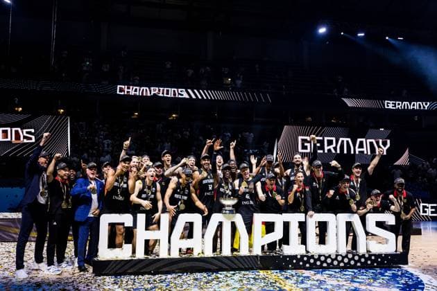 FIBA EuroBasket 2025 Gold Turkey Germany 14 09 2025 FIBA EuroBasket Champions, European Champions, Gold Germany Confetti, Cheers, Trophy, Trophy Isaac Bonga Germany, 0 , Oscar Da Silva Germany, 1 , Maodo Lo Germany, 4 , Tristan Da Silva Germany, 5 , Johannes Voigtmann Germany, 7 , Franz Wagner Germany, 9 , Daniel Theis Germany, 10 , Dennis Schröder Germany, 17 , Justus Hollatz Germany, 21 , Johannes Thiemann Germany, 32 , Leon Kratzer Germany, 34 , Andreas Obst Germany, 42 , Alex Mumbru National Coach Germany , Alan Ibrahimagic Co Coach Germany FIBA EuroBasket 2025 Gold Turkey Germany Riga, Arena Riga on 14 09 2025 Copyright: xBEAUTIFULxSPORTS Wunderlx