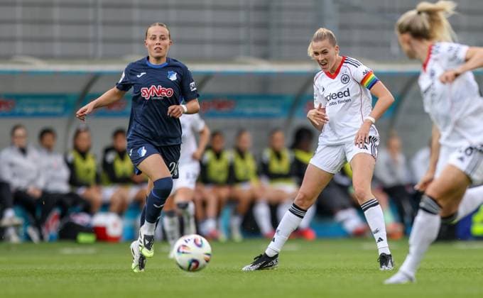 DEU, Hoffenheim, TSG Hoffenheim vs Eintracht Frankfurt, Google Pixel Bundesliga, DFB, Saison 2526, Dietmar Hopp Stadion, 2 Spieltag, im Bild v l n r Laura Gloning Hoffenheim 20 , Laura Freigang Eintracht Frankfurt 10 DFB DFL REGULATIONS PROHIBIT ANY USE OF PHOTOGRAPHS AS IMAGE SEQUENCES AND OR QUASI VIDEO, 14 09 2025, Copyright: HMBxMedia HendrikxHamelau
