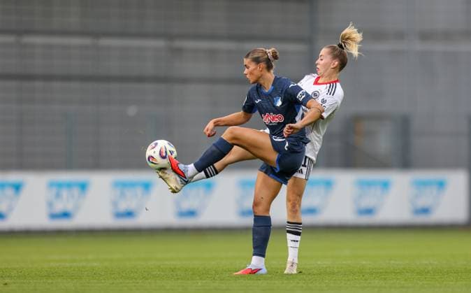 DEU, Hoffenheim, TSG Hoffenheim vs Eintracht Frankfurt, Google Pixel Bundesliga, DFB, Saison 2526, Dietmar Hopp Stadion, 2 Spieltag, im Bild f l n r Selina Cerci Hoffenheim 29 , Nina Lührßen Eintracht Frankfurt 11 DFB DFL REGULATIONS PROHIBIT ANY USE OF PHOTOGRAPHS AS IMAGE SEQUENCES AND OR QUASI VIDEO, 14 09 2025, Copyright: HMBxMedia HendrikxHamelau