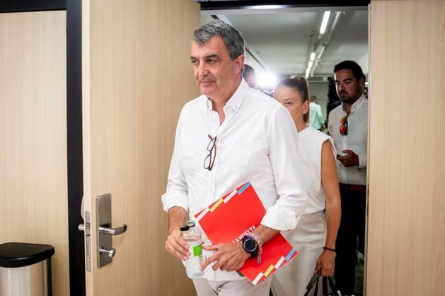 The director of La Vuelta, Javier Guillén, appears after the pro-Palestinian protests in Madrid The director of La Vuelta Ciclista a Espana, Javier Guillén, arrives to a press conference, after finishing the Vuelta Ciclista a Espana 2025, in Madrid Spain Javier Guillén has appeared to comment on what happened during the last days in La Vuelta, and after the incidents in Madrid that forced to stop the Spanish round Since last September 3, when La Vuelta passed through Bilbao, there have been pro-Palestinian protests at different points in the race and against the participation of the Israeli team in the competition, The protests culminated yesterday in Madrid, forcing the cancellation of the last stage of La Vuelta a Espana for security reasons, after serious incidents and invasion of the route by demonstrators The podium ceremony was also suspended and the episode left an unprecedented mark on the closing of the Spanish round 15 SEPTEMBER 2025 LA VUELTA SPORTS CYCLISM A Pé Madrid Madrid Madrid Spain Copyright: xA.xPÃ rezxMecax 6955901