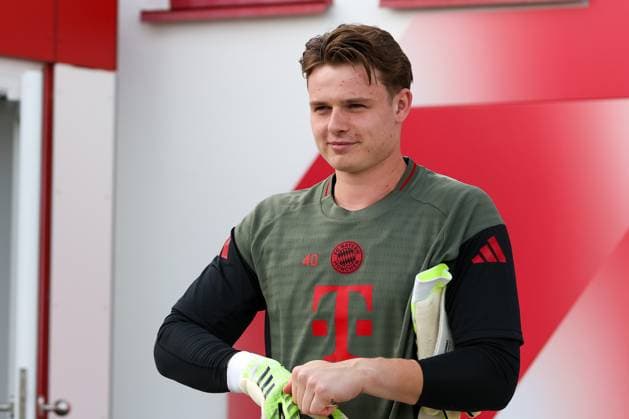 Jonas Urbig FC Bayern Muenchen, 40 , GER, Final training, FC Bayern Muenchen, Football, UEFA Champions League, League phase, 1 matchday, 2025 2026 season, 16 09 2025, GER, Final training, FC Bayern Muenchen, Football, UEFA Champions League, League phase, 1 matchday, 2025 2026 season, 16 09 2025 Muenchen Copyright: xEibner-Pressefoto JennixMaulx EP_JML