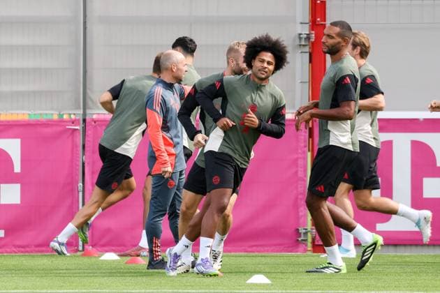Serge Gnabry FC Bayern Muenchen, 07 with Jonathan Tah FC Bayern Muenchen, 04 and Konrad Laimer FC Bayern Muenchen, 27 , with Harry Kane FC Bayern Muenchen, 09 , GER, Final training, FC Bayern Muenchen, Football, UEFA Champions League, League Phase, Matchday 1, 2025 2026 season, 16 09 2025, GER, Final training, FC Bayern Muenchen, Football, UEFA Champions League, League Phase, Matchday 1, 2025 2026 season, 16 09 2025 Muenchen Copyright: xEibner-Pressefoto JennixMaulx EP_JML