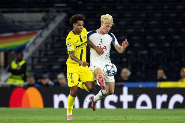 Tajon Buchanan of Villarreal and Rodrigo Bentancur of Tottenham Hotspur Tottenham Hotspur v Villarreal, UEFA Champions League, Group Stage, Football, Tottenham Hotspur Stadium, London, UK - 16 Sep 2025London Tottenham Hotspur Stadium United Kingdom EDITORIAL USE ONLY No use with unauthorised audio, video, data, fixture lists, club league logos or live services. Online in-match use limited to 120 images, no video emulation. No use in betting, games or single club league player publications. Copyright: xIanxTuttle Shutterstockx 15481339w