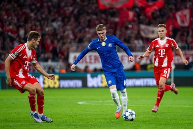 Cole Palmer FC Chelsea, 10 on the ball, next to him Josip Stanisic FC Bayern Muenchen, 44 , Joshua Kimmich FC Bayern Muenchen, 06 , GER, FC Bayern Muenchen vs FC Chelsea FC, Football, UEFA Champions League, League Phase, Matchday 1, 2025 2026 Season, 17 09 2025 GER, FC Bayern Muenchen vs FC Chelsea FC, Football, UEFA Champions League, League Phase, Matchday 1, 2025 2026 Season, 17 09 2025 Muenchen Copyright: xEibner-Pressefoto Memmlerx EP_MMR