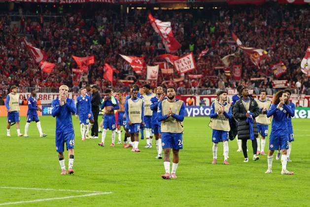 Chelsea applaud the travelling fans after the full time whistle Bayern Munich v Chelsea, UEFA Champions League, Group Stage, Football, Allianz Arena, Munich, Germany - 17 Sep 2025Munich Allianz Arena Germany EDITORIAL USE ONLY No use with unauthorised audio, video, data, fixture lists, club league logos or live services. Online in-match use limited to 120 images, no video emulation. No use in betting, games or single club league player publications. Copyright: xChristianxKolbert Shutterstockx 15481350by