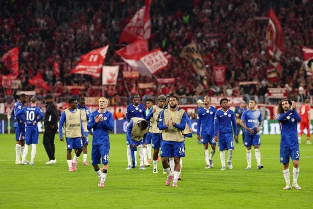 Chelsea applaud the travelling fans after the full time whistle Bayern Munich v Chelsea, UEFA Champions League, Group Stage, Football, Allianz Arena, Munich, Germany - 17 Sep 2025Munich Allianz Arena Germany EDITORIAL USE ONLY No use with unauthorised audio, video, data, fixture lists, club league logos or live services. Online in-match use limited to 120 images, no video emulation. No use in betting, games or single club league player publications. Copyright: xChristianxKolbert Shutterstockx 15481350bv