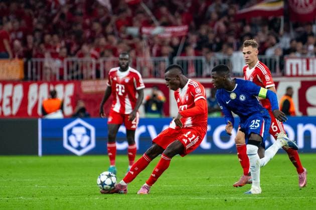 Nicolas Jackson FC Bayern Muenchen, 11 on the ball in a duel with Moises Caicedo FC Chelsea, 25 , GER, FC Bayern Muenchen vs FC Chelsea FC, Football, UEFA Champions League, League Phase, Matchday 1, Season 2025 2026, 17 09 2025 GER, FC Bayern Muenchen vs FC Chelsea FC, Football, UEFA Champions League, League Phase, Matchday 1, Season 2025 2026, 17 09 2025 Muenchen Copyright: xEibner-Pressefoto Memmlerx EP_MMR