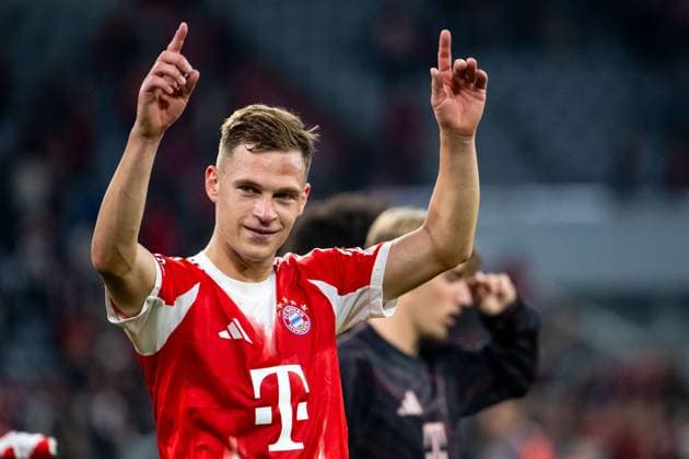Joshua Kimmich FC Bayern Muenchen, 06 celebrates the win and thanks the fans, GER, FC Bayern Muenchen vs Chelsea FC, Football, UEFA Champions League, League Phase, Matchday 1, 2025 2026 Season, 17 09 2025 GER, FC Bayern Muenchen vs Chelsea FC, Football, UEFA Champions League, League Phase, Matchday 1, 2025 2026 Season, 17 09 2025 Muenchen Copyright: xEibner-Pressefoto Memmlerx EP_MMR